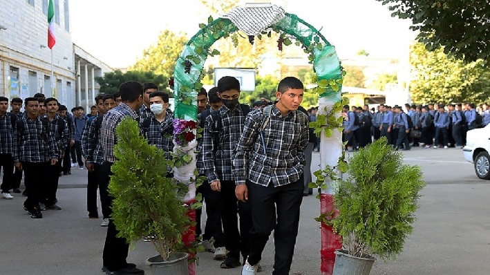  استفاده از ماسک برای دانش آموزان ضروری است