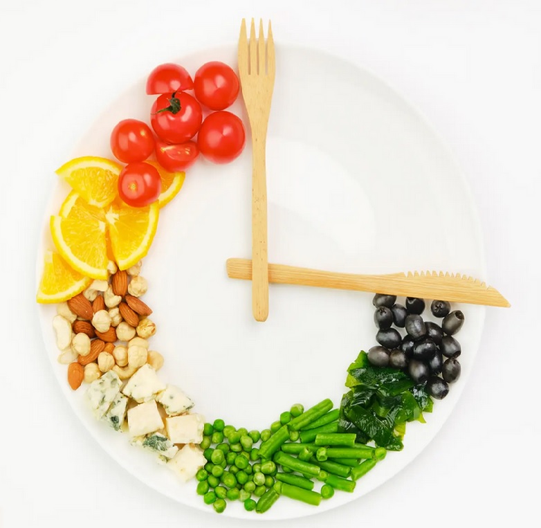 برای کاهش وزن زمان خوردن مهمتر است یا حجم غذا؟ 