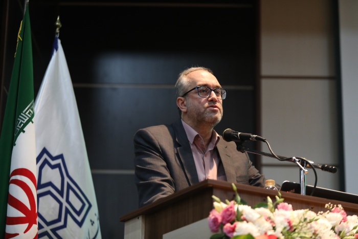 مرجعیت علمی و فناوری با پیروی به دست نمی‌آید 